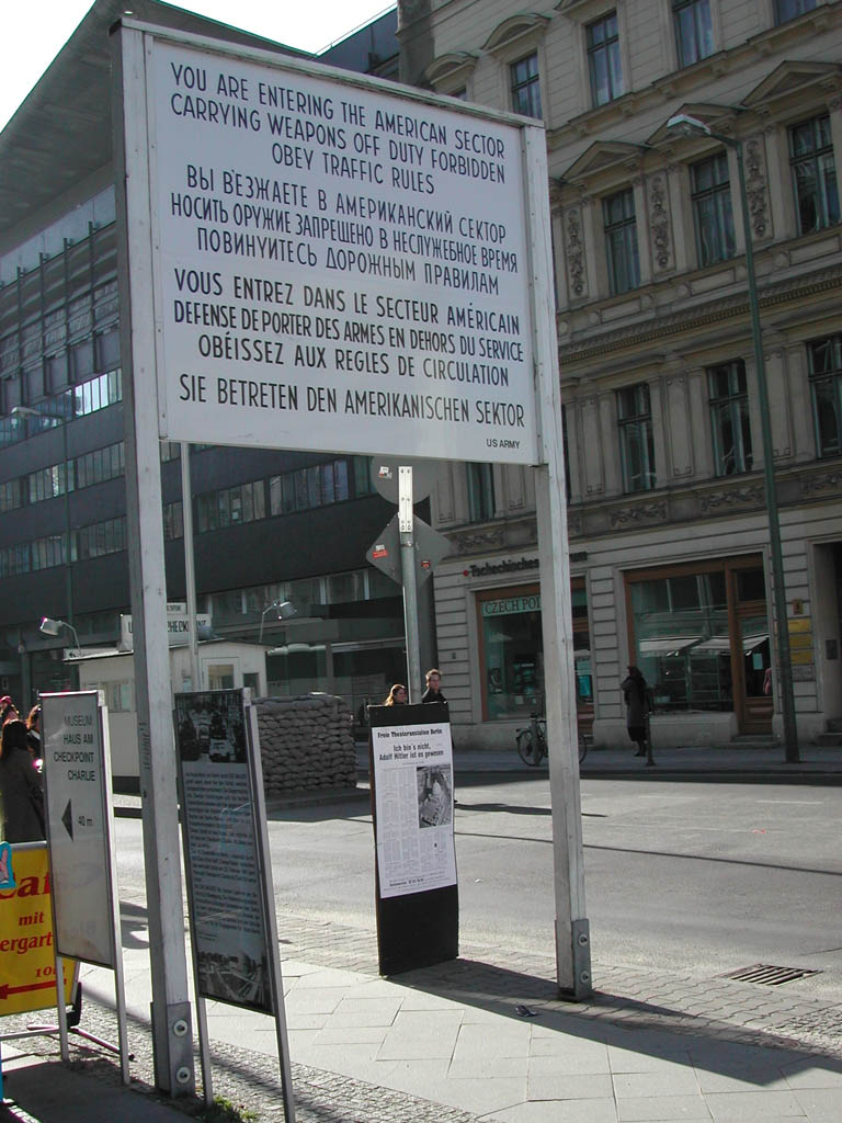 Berlin - Checkpoint Charlie 3